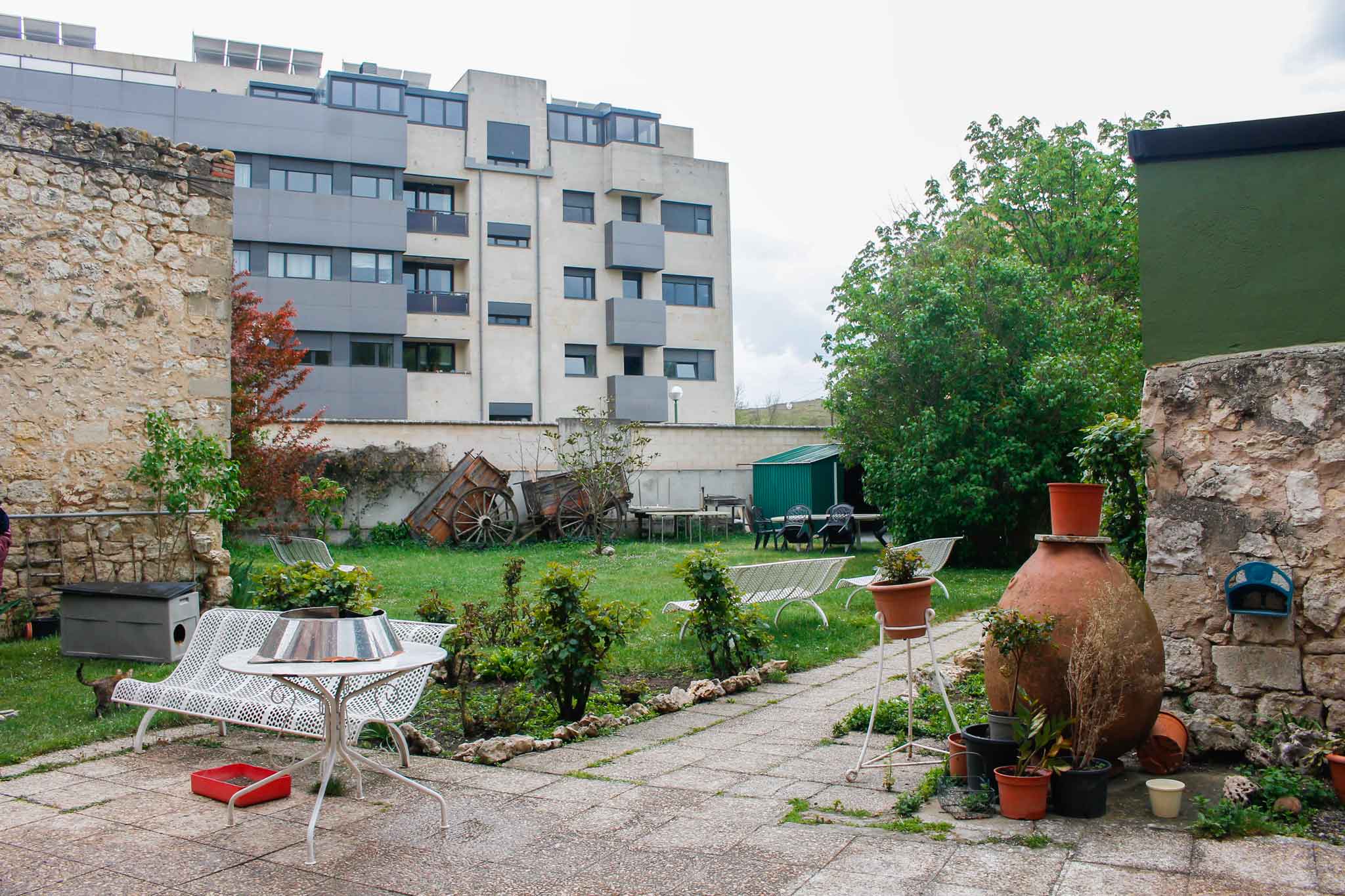 Foto del jardín con el que cuenta el laboratorio